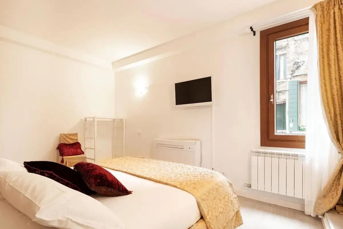 Venice Gold Room
