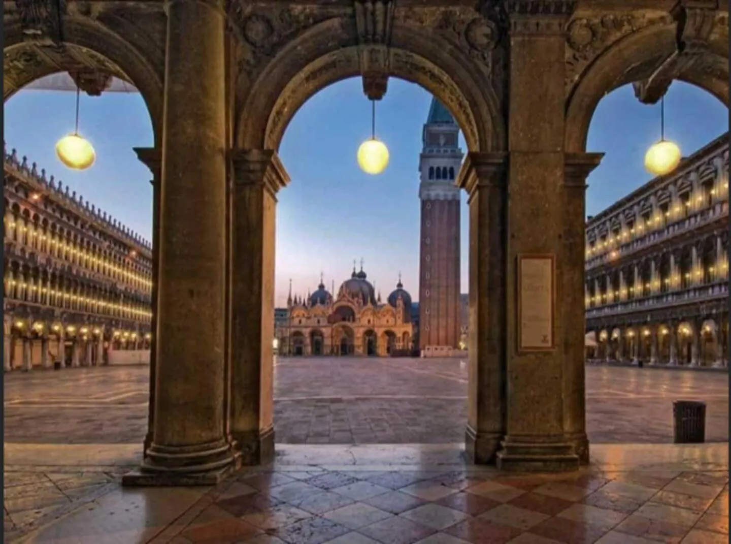 Venice Gold Room